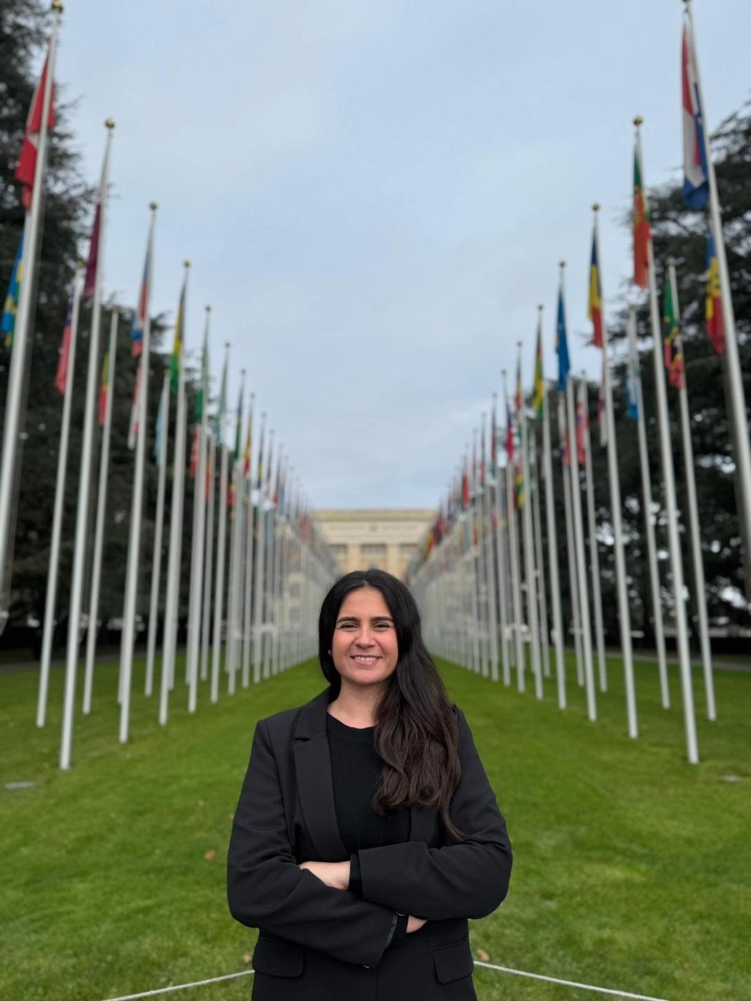 Elissa devant l'ONU à Genève © FAAI